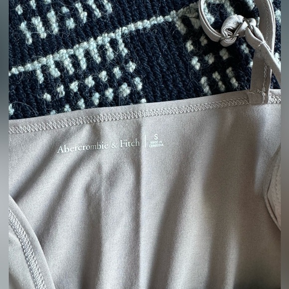 Abercrombie beige jumpsuit size small - Picture 2 of 2